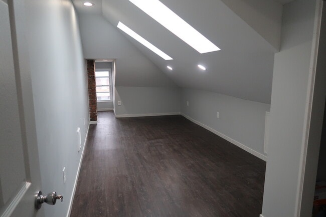 Building Photo - 1515-1517 Summit Street