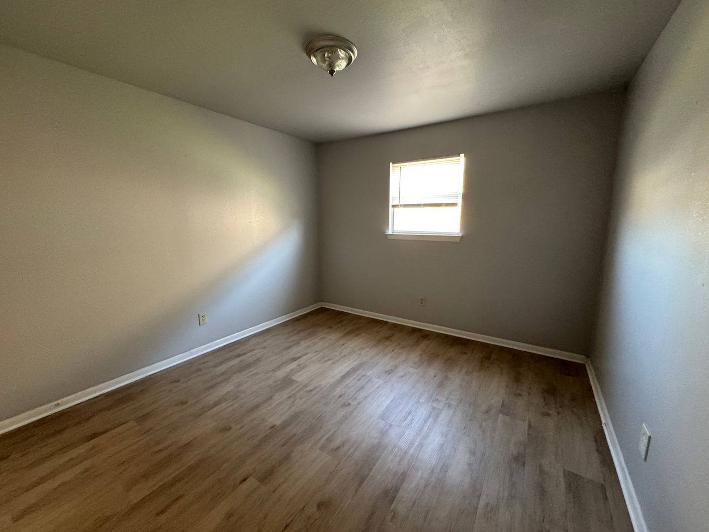 Building Photo - 611 Sunset Ln