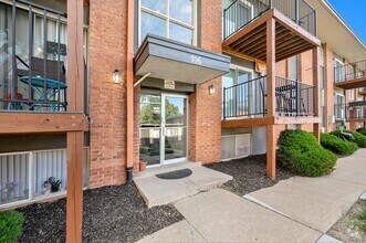 Building Photo - Blue Springs Apartments