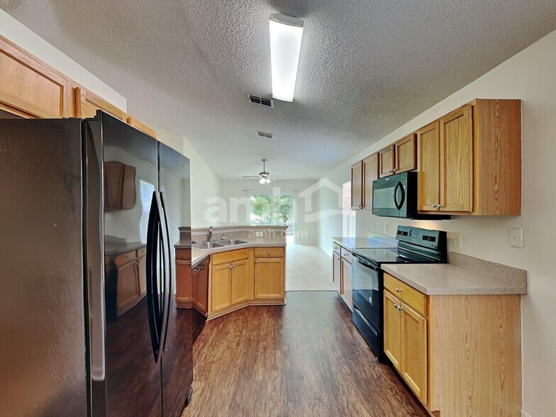 Building Photo - 2201 Pierce Arrow Dr