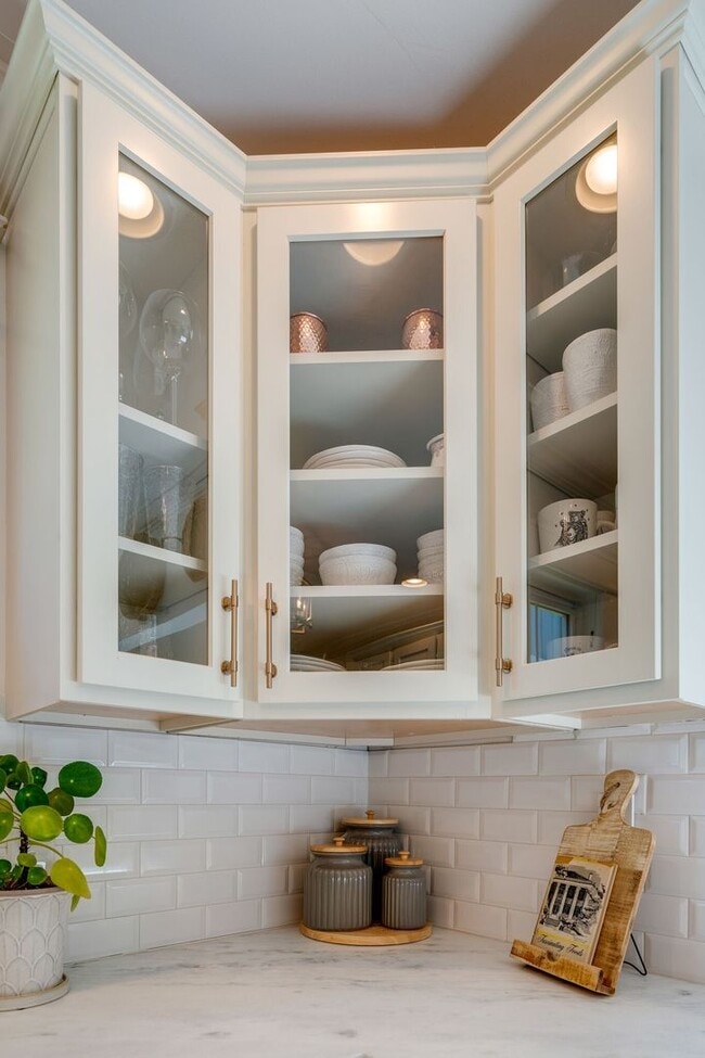 Building Photo - Beautiful Cleveland Park Bungalow, just 2 ...