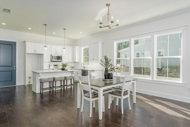 Building Photo - 415 Glenview Dr