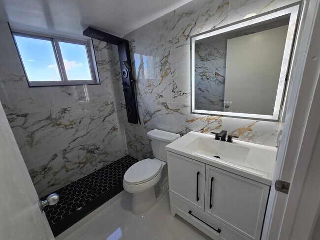 Building Photo - 1700 NW North River Dr