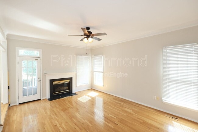 Building Photo - 6004 Manor Park Terrace