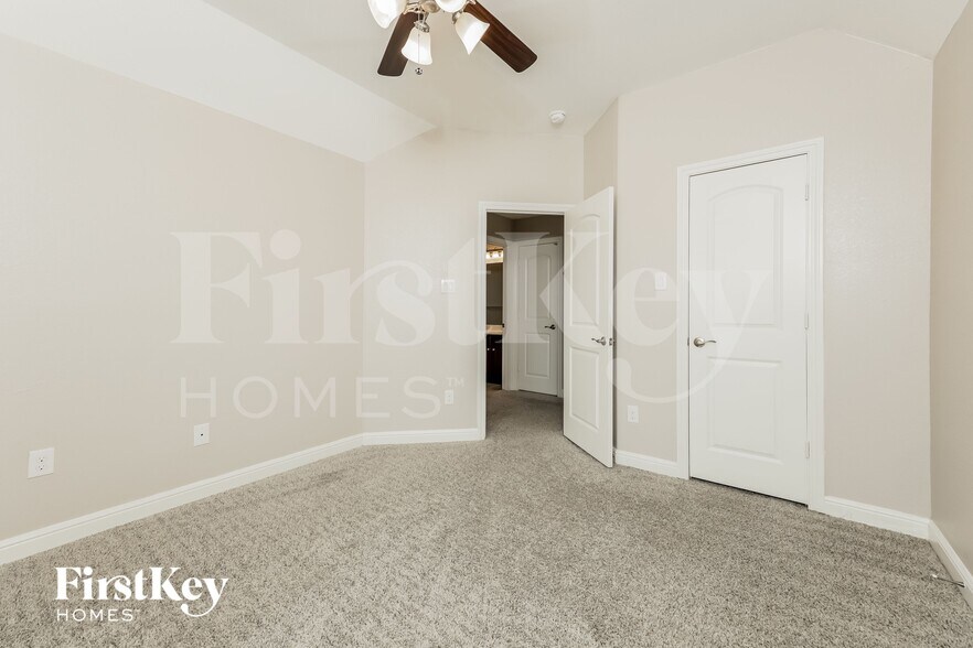 Building Photo - 16827 W Whimbrel Cir