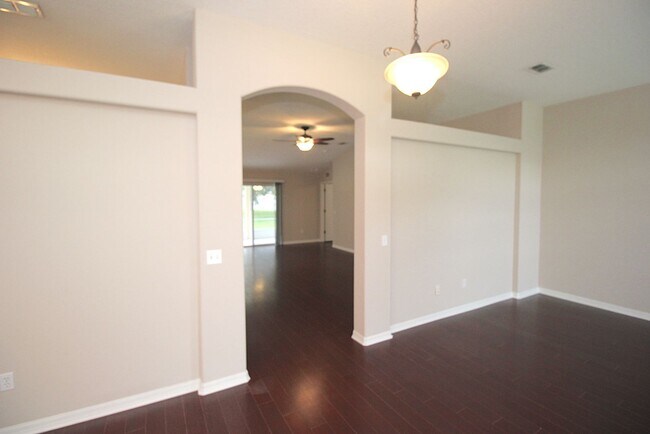 Building Photo - Huge 4 Bed 3 Bath Home w FENCED YARD and SCREENED LANAI for Rent!
