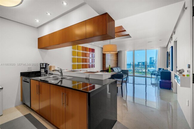 Building Photo - 1750 N Bayshore Dr