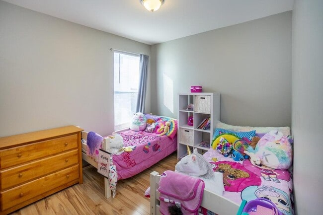 Building Photo - 906 Mineral Dr