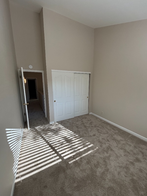 Building Photo - 242 N San Pedro Rd