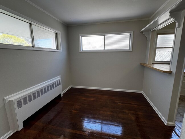 Building Photo - 444 E Park Ave