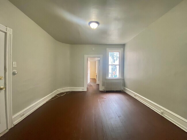 Building Photo - 714 E King St