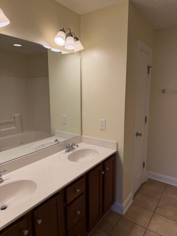 Building Photo - 2556A Saddleback Dr