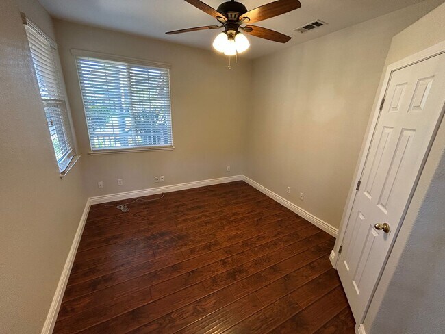 Building Photo - Spacious 4 Bed 3 Bath Home in Garin Community