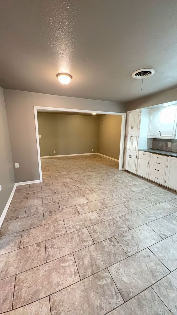 Building Photo - 1720 Pawhuska Ave