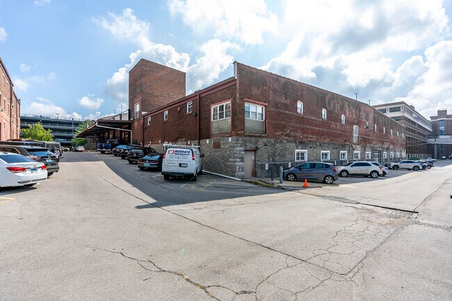Building Photo - 585 S Upper St