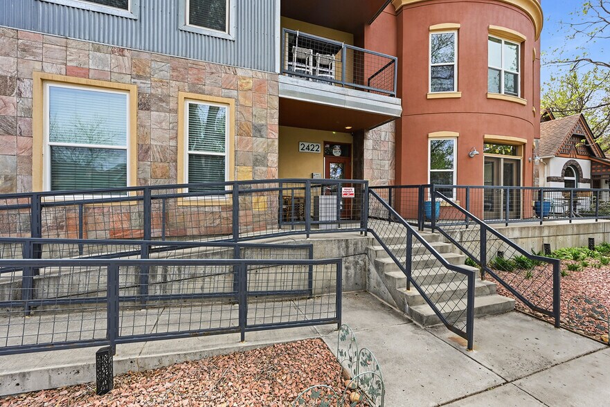 Building Photo - 2422 Tremont Pl