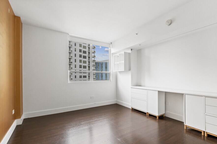 Building Photo - 801 Brickell Key Blvd