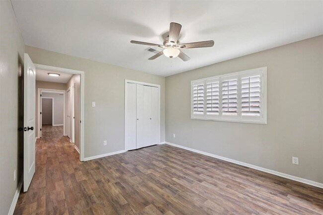 Building Photo - 1135 Ivy Ln
