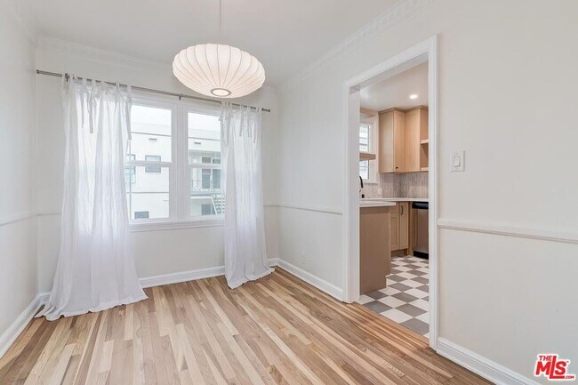 Building Photo - 405-404 Shirley Pl