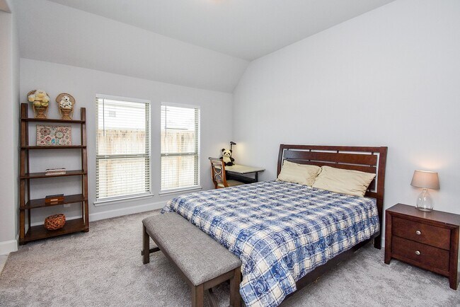 Building Photo - 28903 Creekside Bend Dr