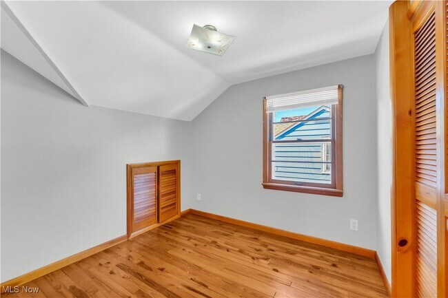 Building Photo - 1487 E 193rd St