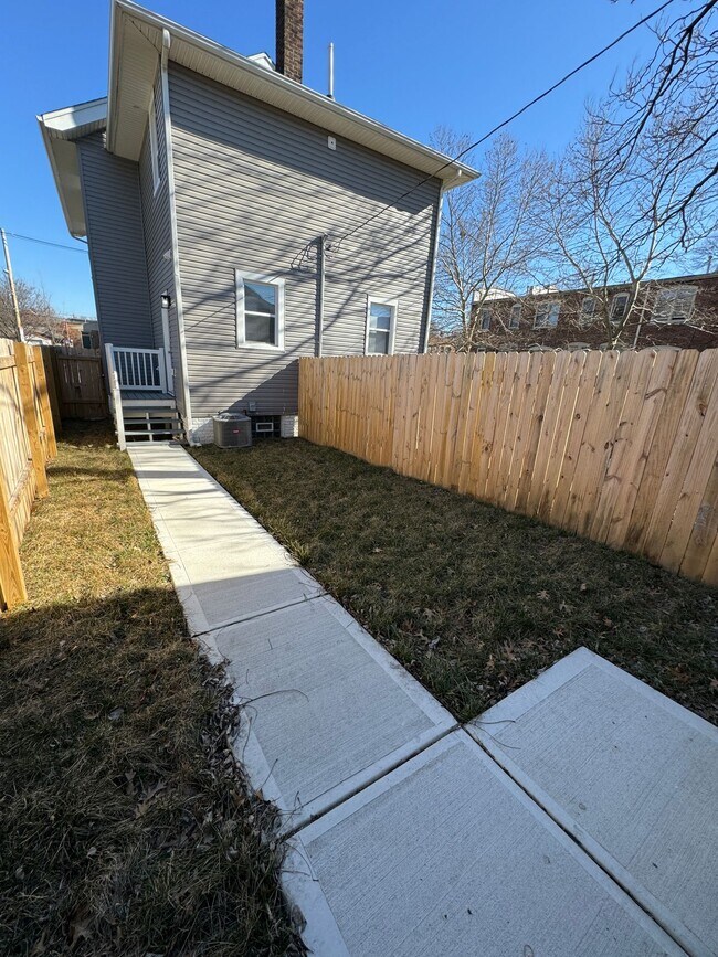 Building Photo - 2 Bedroom - Weiland Park