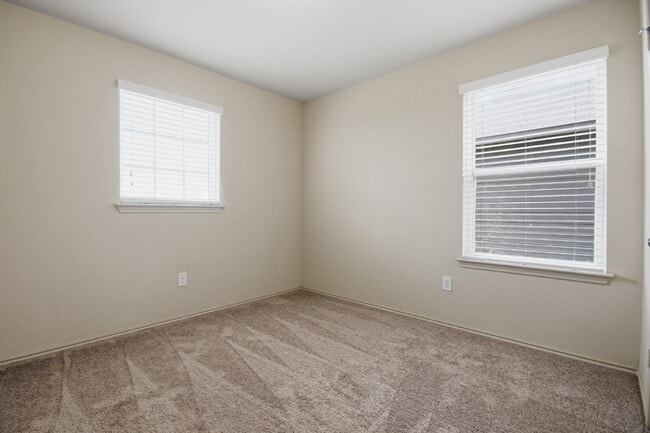 Building Photo - "Charming San Marcos Retreat: Spacious 3-Bedroom Home with 2.5 Baths on Lake Glen!"