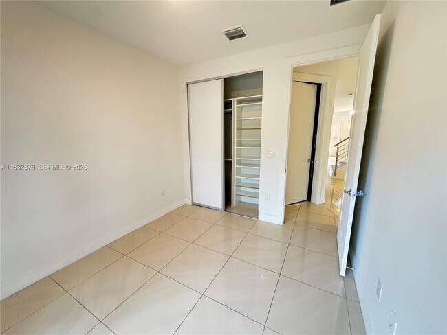 Building Photo - 10550 NW 65th Ln