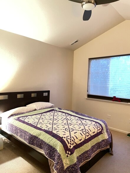 Primary bedroom - 15102 E Batavia Pl