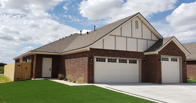 Primary Photo - Cooper ISD- Luxury Duplex in Southwest Lub...