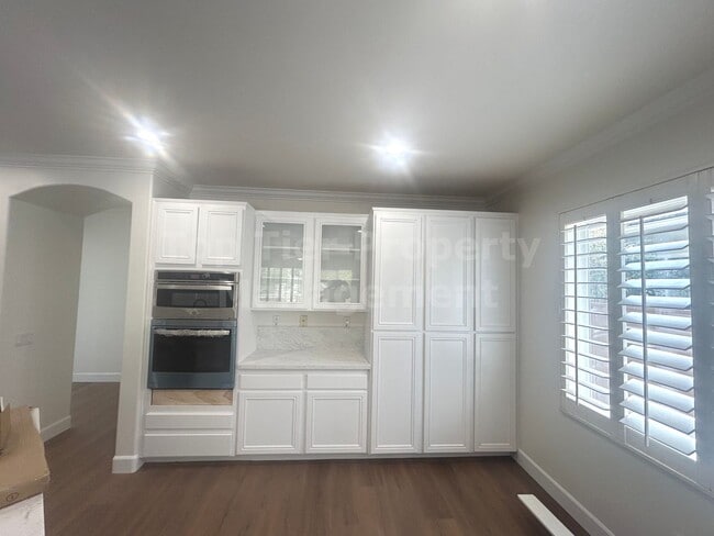 Building Photo - ***Gorgeous 4 bed / 3 bath / 2,585 sqft House in Calavera Hills - Available 07/01***