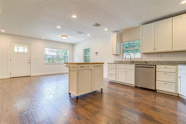 Building Photo - Charming 4BR House in Altamonte Springs