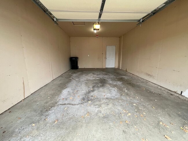Building Photo - 2 Bedroom Twinhome For Rent in Lennox, SD!!