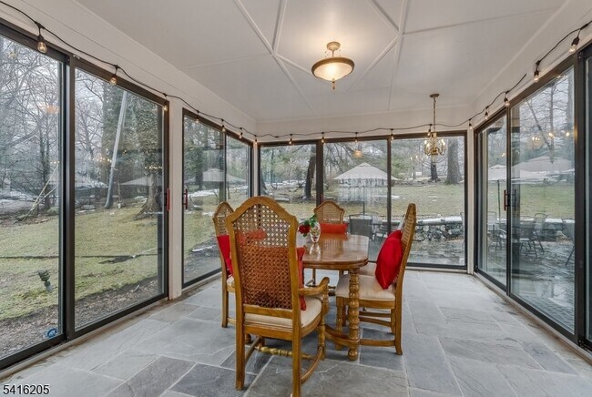 Building Photo - 123 N Wyoming Ave