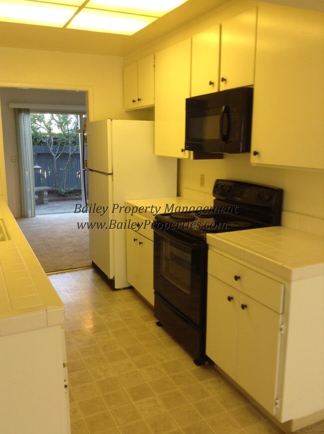 Building Photo - Spacious Seascape Condo