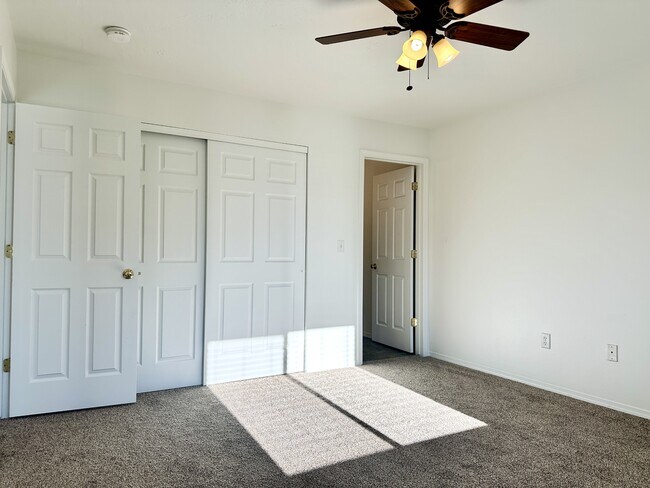 Building Photo - 10113 W Barberry Ave