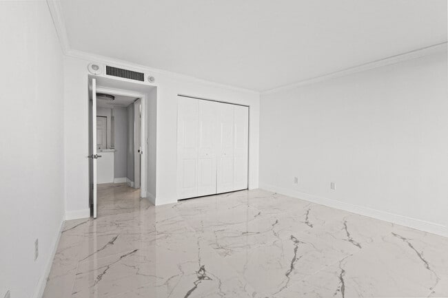 Building Photo - 5200 N Flagler Dr