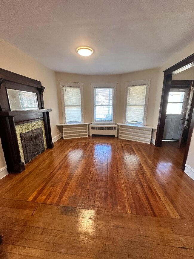 Building Photo - 612 7th St