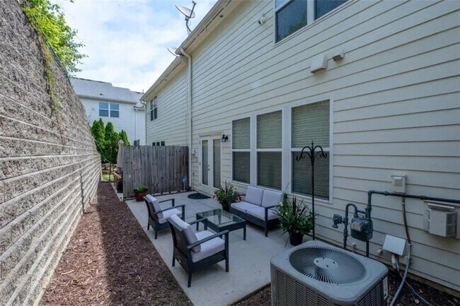 Building Photo - 6022 Mayfield Way SE