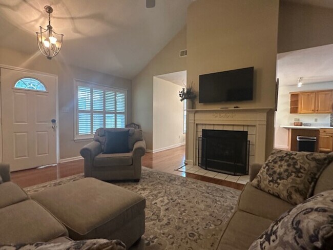 Building Photo - 4 Walnut Grove Cove