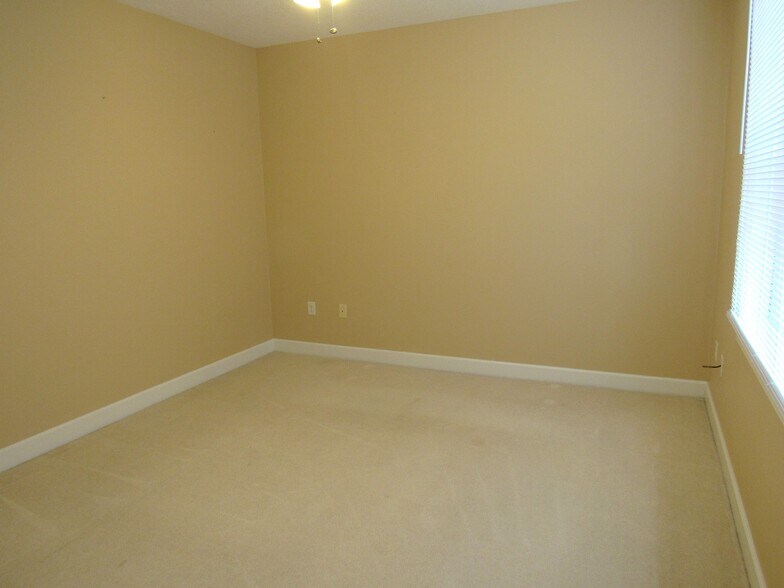 bedroom 3 - 3435 Torre Blvd