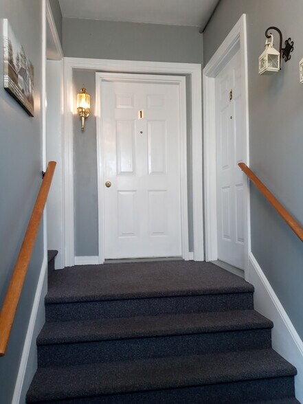 Apartment 1 Entrance - 532 Pine St
