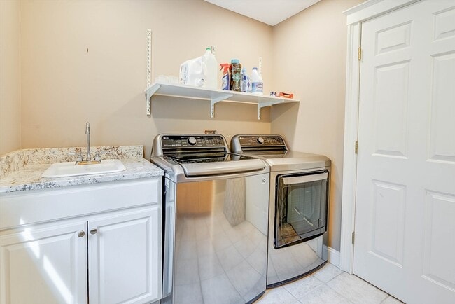 Building Photo - 3 W Hollow