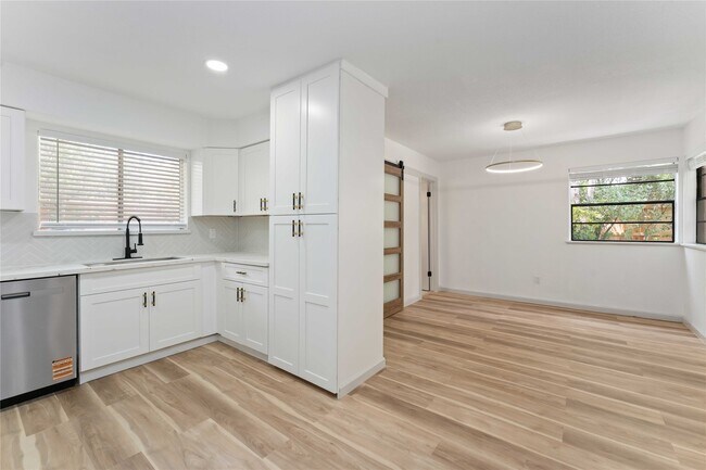Building Photo - 5722 W Bellfort Ave