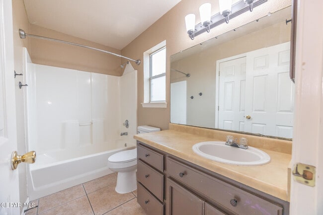 Building Photo - 449 Valle Calido Dr