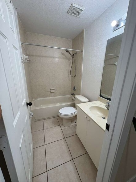 Building Photo - 2819 SE 15th Rd