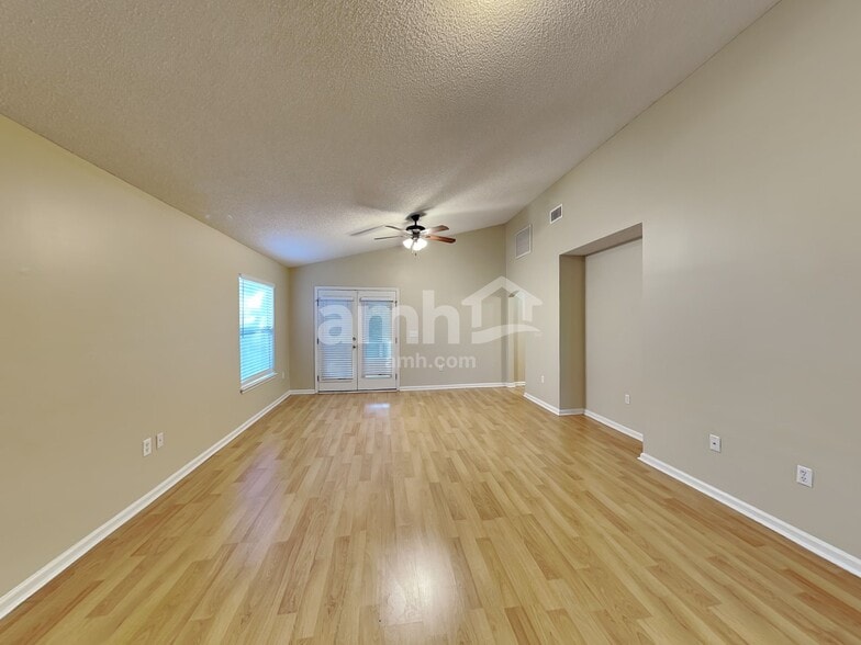 Building Photo - 3079 Wavering Ln