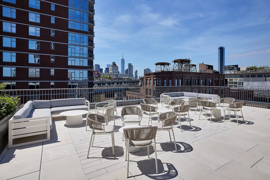 Building Photo - 160 Front St