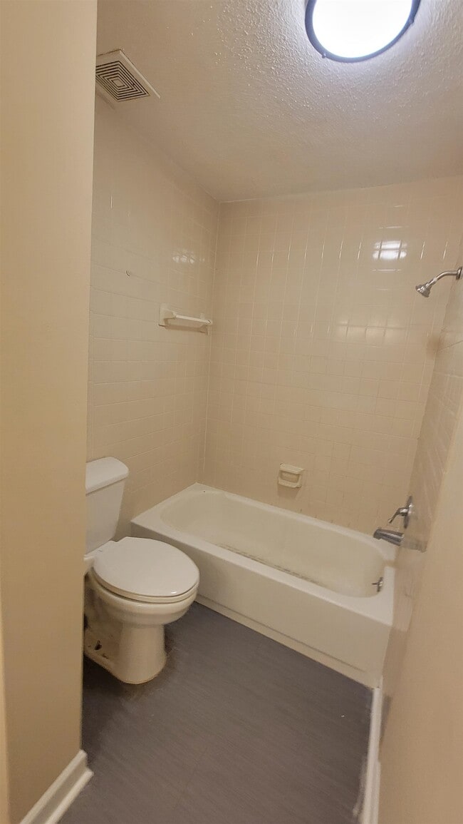 Building Photo - 2271 Hometown Dr