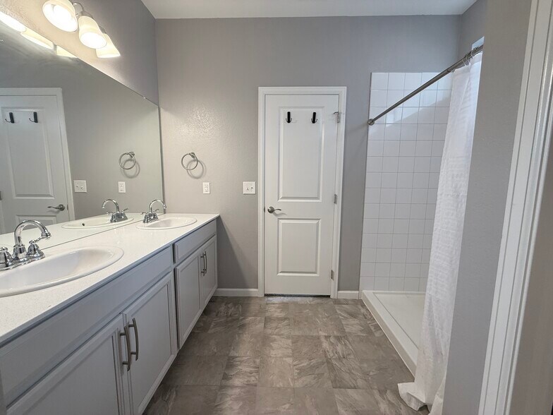 Primary Bathroom - 26987 E Maple Ave